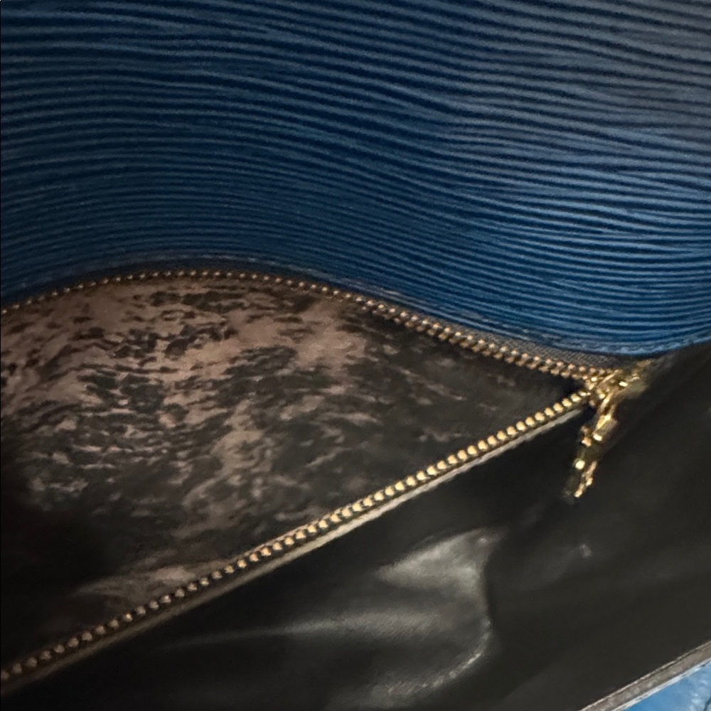 💙💙Louis Vuitton St Cloud Shoulder/Crossbody💙💙 Toledo Blue - Picture 7 of 8